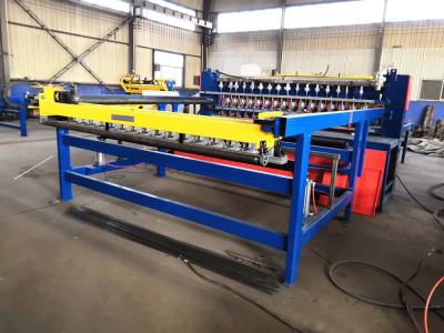 China PLC blanco azul Mesh Welding Machine reforzado 2500m m en venta