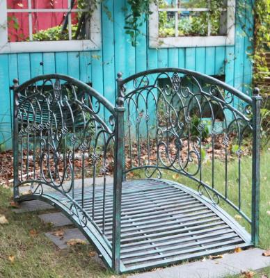 China New Custom Easily Assembled Art Outdoor Climbing Frame Garden Patio Metal Iron Arch Bridge Shabby Bridge for sale