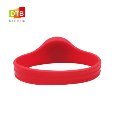 China Waterproof / Waterproof OEM Cheap Price Waterproof NTAG 213 UHF/HF/IF NFC RFID Wristband For Access Control for sale