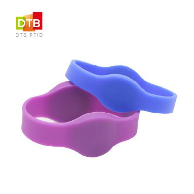 China Waterproof / DTB SW17 Customized NFC Silicone Waterproof Wristband Chip Logo Printable Waterproof RFID Wristbands for sale