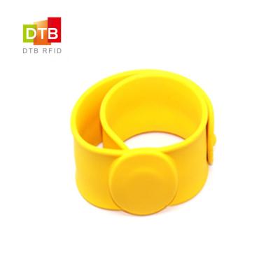 China Waterproof / DTB SW15 Waterproof Price Best Silicone Eco-friendly Waterproof NTAG 213 RFID Watch NFC Passive Wristband For Cashless Payment for sale