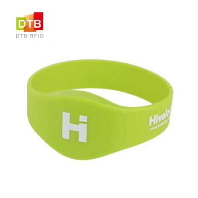 China Waterproof / Waterproof Mifare 1k RFID NFC Silicone Wristband Waterproof DTB SW02 Free Sample For Gym for sale