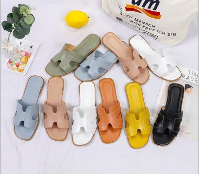 China Lightweight Wholesale Designer Cheap Flat Leather Women Outdoor Slides Slippers for sale