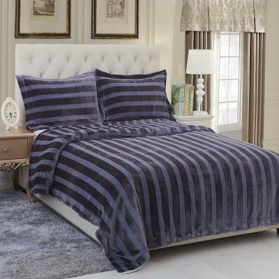 China Luxury Deep Embossed 100% Polyester Flannel Sherpa Comforter 3pcs Set Disposable for sale