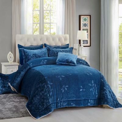 China Home 2019 New Design 3D Embossed Flannel Sherpa Comforter Bedding Set Luxurious for sale