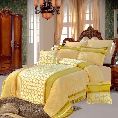 China Home Luxury Quantity 4 PCS 3D Design Embossed Flannel Sherpa Comforter Bedding Set for sale