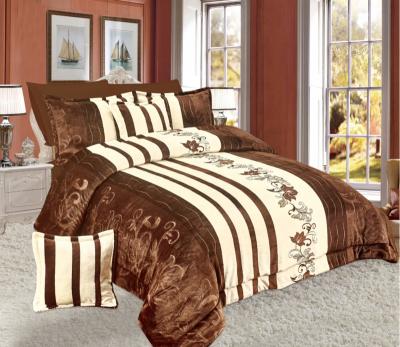 China Home 2019 New Design Quantities 4 PCS 3D Embossed Flannel Sherpa Comforter Bedding Set for sale