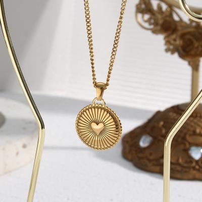 China FASHIONABLE Vintage Heart Necklace Stainless Steel Necklace Design Jewelry Pendant Necklace Gold Plated for sale