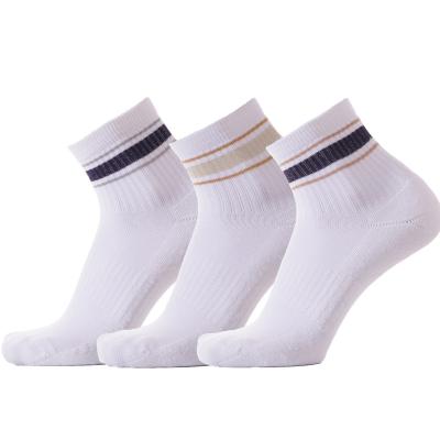 China Wholesale High Quality Breathable Women's Polyester Summer Sport White Padded Anti-slip Quarter Socks In 3 Pairs Per Pack for sale