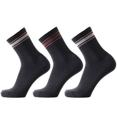 China Wholesale Breathable White Black White Gray Anti-skid Stripe Factory Crew Socks Sports Crew Socks In 3 Pairs Per Pack for sale