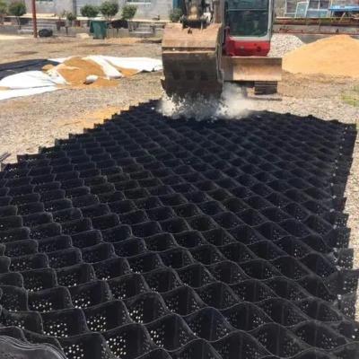 Chine High Honeycomb Black HDPE Geocell Reinforcement Driveway Pour la route Gravier stabilisateur de grille Réservoir de rempart à vendre