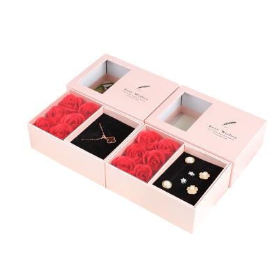 China Recycled Materials Packaging Necklace Earring Box Portable Gift Jewelry Boxes With 6 Soap Flowers for sale