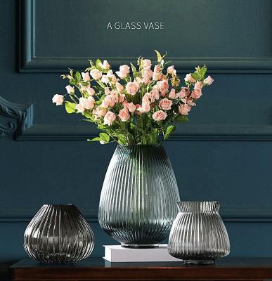 China Wholesale Clear Glass Vase Centerpiece European Style Hand Blown Glass Vase From Europe for sale