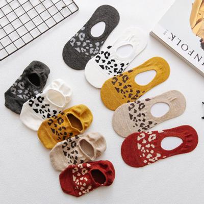 China Antibacterial Korean Antibacterial Leopard Silicone MANZI Boat Sock Girl Cotton Anti-Skid Female Crew Socks for sale