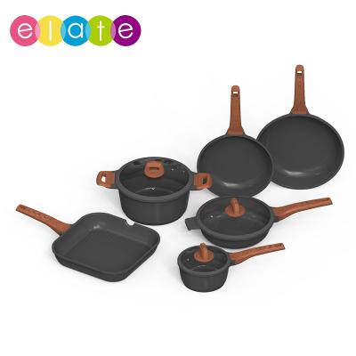 China Sustainable non-stick cookware sets fry pan and pots kitchen ware die case cookware set baking for sale