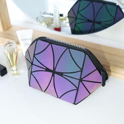 China Waterproof Mini Iridescent Holographic Makeup Bag Make Up Bag Reflective Pouch for sale