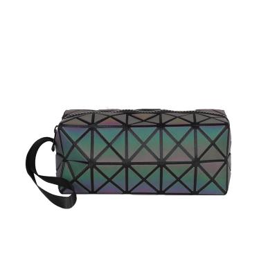 China Lady Custom Logo Fashion Shell Shape Cosmetic Bag Noctilucent Luminous Geometric Makeup Pouch With Strap for sale