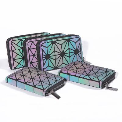 China Waterproof Luminous Lattice Purse For Men Iridescent Diamond Short Holographic Geometric Clutch Wallet for sale