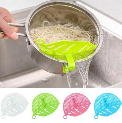 China 1PC Leaf Shape Kitchen Rice Viable Hot Durable Plastic Beans Peas Wash Strainer Kitchen Washing Tool Instrument Cleaning Clips Filter for sale