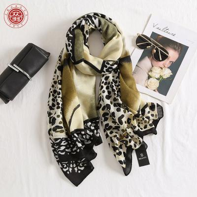 China Four seasons Zhong Yu European and American cotton print cotton leopard street scarf women's summer outdoor travel sarongs large for sale