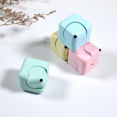 China 2021 New Arrival Decompression Finger Spinner Toys Fidger Hand Spinner Toys Cartoon Character Relief Stress Kids Stir Spinner for sale