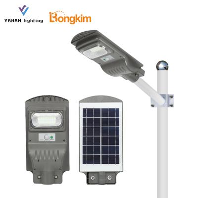 China ROAD IP65 Outdoor High Output Light Control 30 60 90 120 Watts All In One Solar Led Street Light for sale