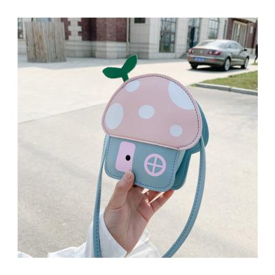 China 2021 cute purse purse baby shoulder bag child money bag small wallet kids purse girl coin purse high quality phone booth bag for sale