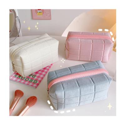 China Fashionable Crystal Velvet Cosmetic Bag Fur Makeup Wash Pouch Solid Color Lipstick Zipper Toiletry Bag Storage Bag for sale