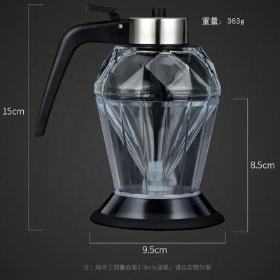 China Modern Fashion Kitchen Use Oil Pot Seasoning Tank With Non Slip Backing for sale