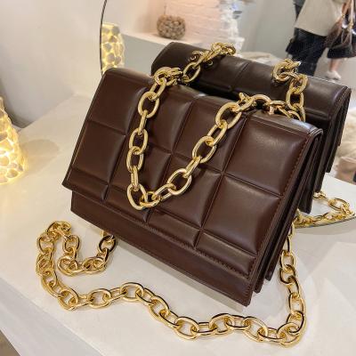 China High Quality Newly Designed Ladies Gold Chunky Chain Woven Handbag Fashion PU Flap Leather Woven Bags For Women for sale