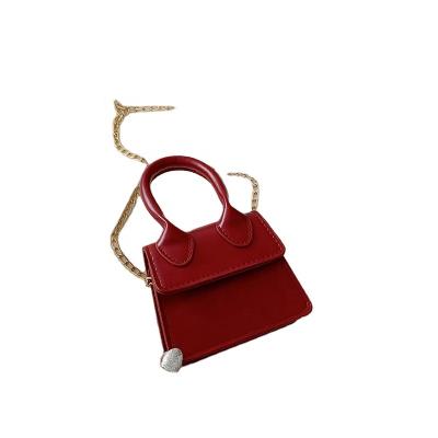 China Custom Chained Mini Cellphone Crossbody Bag For Daily Lifestyle Vintage Cloth Ladies for sale