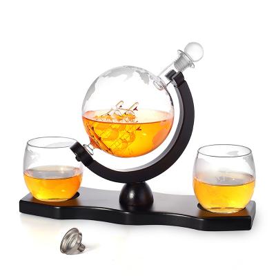 China New Design Sustainable Borosilicate Glass Bottle Globe Wine Decanter Set With Wooden Base Set Of 2 Cups for sale