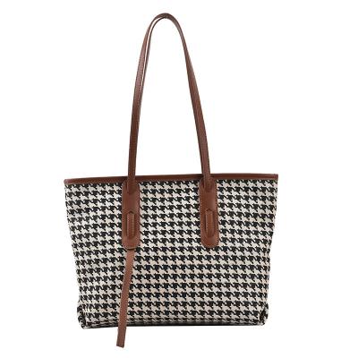 China Other Casual Hit Ladies Ladies Tote Handbag Pu Polyester Houndstooth Color Shoulder To Bag Trendy Fashion Large Capacity Medium Femalebag for sale