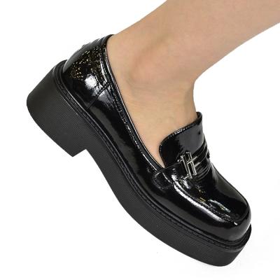 China Women waterproof shoes dress 2021 vintage fashion flats British leather ladies loafers chain style slip for sale