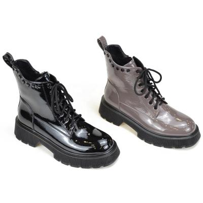 China Waterproof Woman Complements Fashionable Shoes Ladies Designs Lace Leather Casual Boot for sale