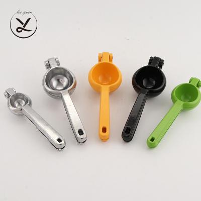 China Viable Hot Sales Professional Aluminum Metal Juice Lemon Squeezer For Kitchen Hand Squeeze Small for sale