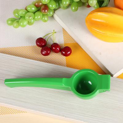 China Viable Wholesale Aluminum Portable Hand Press Extractor Metal Lemon Fruit Juicer Orange Squeezer for sale