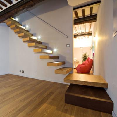 China Factory Directly Supply Modern Stairs Floating Stairs Modern Indoor Oak Wooden Stairs Light Oak Wood Steps for sale