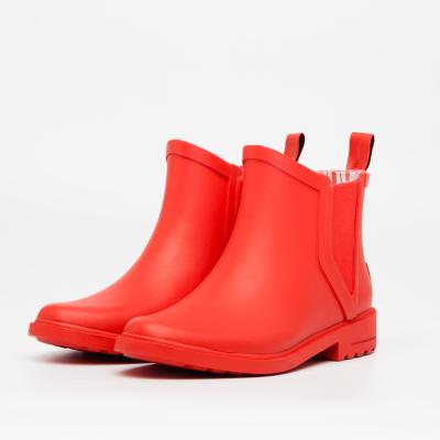 China 100% Manufacture Cheap Red Women Ankle Rain Boots Rubber Waterproof Shoes for sale