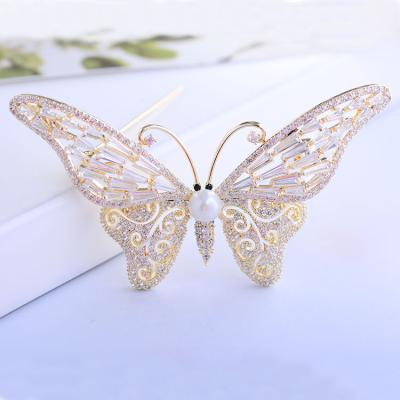 China High Quality Luxury Rhinestone Eco-friendly Zircon Pearl 14K Gold Butterfly Crystal Pin Brooches for sale