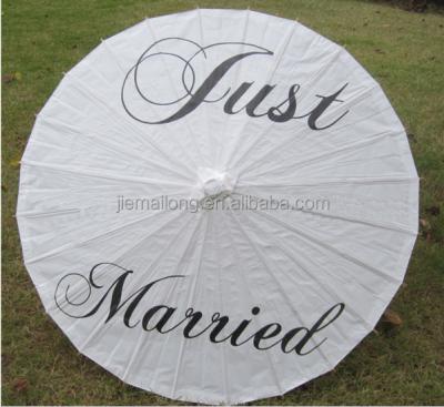 China Wood Just Married White Paper Umbrella 42cm Chinese Personalized Decoration Printed Rice Paper Craft Colored Bamboo Oiled Umbrellas for sale