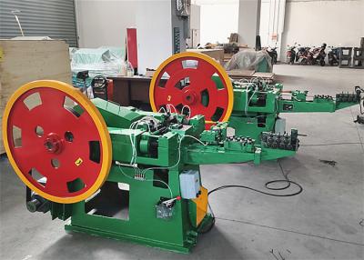 Chine Doubles clous de fer de chapeau faisant la machine complètement automatique 220 PCs/minute à vendre