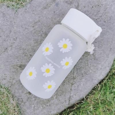 China Cute Borosilicate White Viable Daisy Frosted Glass Water Bottles Chrysanthemum Drink Bottles For Girl Woman for sale