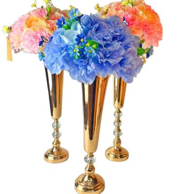 China CLASSIC Wholesale Home Decoration Gold Plating Wedding Table Centerpieces Metal Flower Vases For Dry Flower for sale