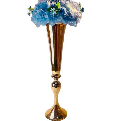 China New Classic/Postmodern Golden Metal Vase Table Centerpiece Flower Stand Wedding Event Vase for sale