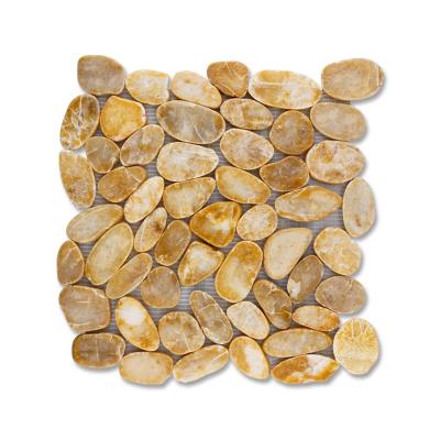 China Beautiful yellow farmhouse river cobblestone and pebble mosaic flat stone for garden for sale