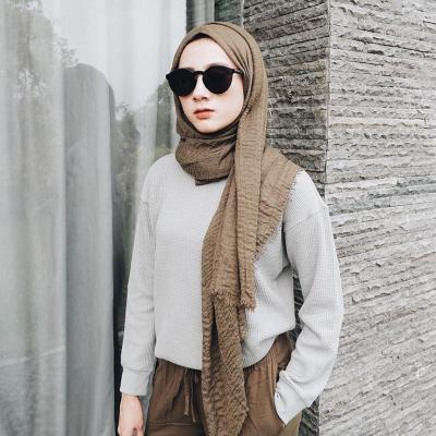 China wholesale 90*180cm women's hijab scarf shawl canvas scarf cotton tudung plain cheap muslim soft bawal crease for sale