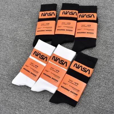 China Astronaut Logo Letter Cotton Socks Men Women High Street Breathable Pure Cotton Tube Bangs Hip Hop Personality Stockings for sale