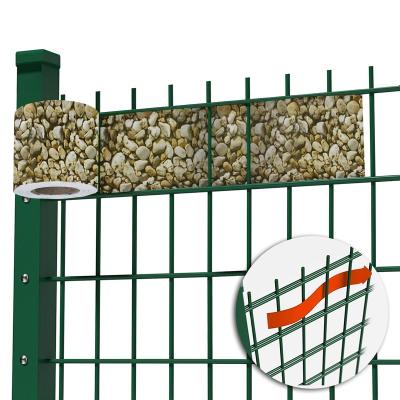 China Easily Assembled 100% UV Resistance 450g/m2 19cm*35m PVC Strip Screen Tarpaulin Barrier For Fence Garden Decoration for sale