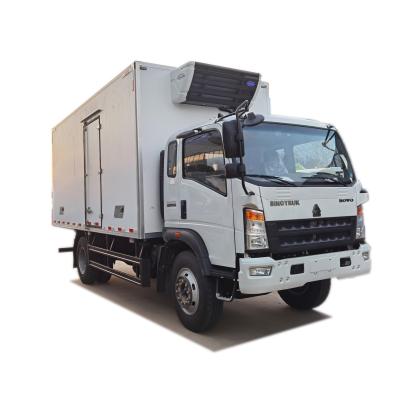 China Fiberglass reinforce sinotruck howo transporter 6ton 5ton fish milk cheese transport refrigerator cooling van for rent in Nigeria for sale